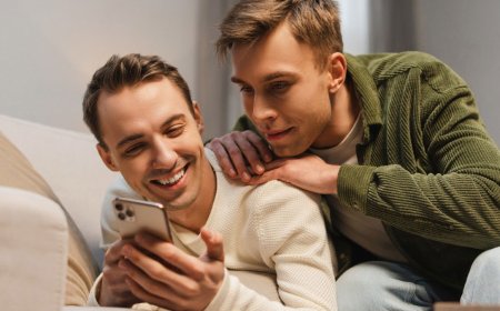 New study explores how Grindr impacts travel for gay couples