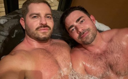 Jonathan Bennett and Jaymes Vaughan share a scenic bath at this luxurious Mexican resort