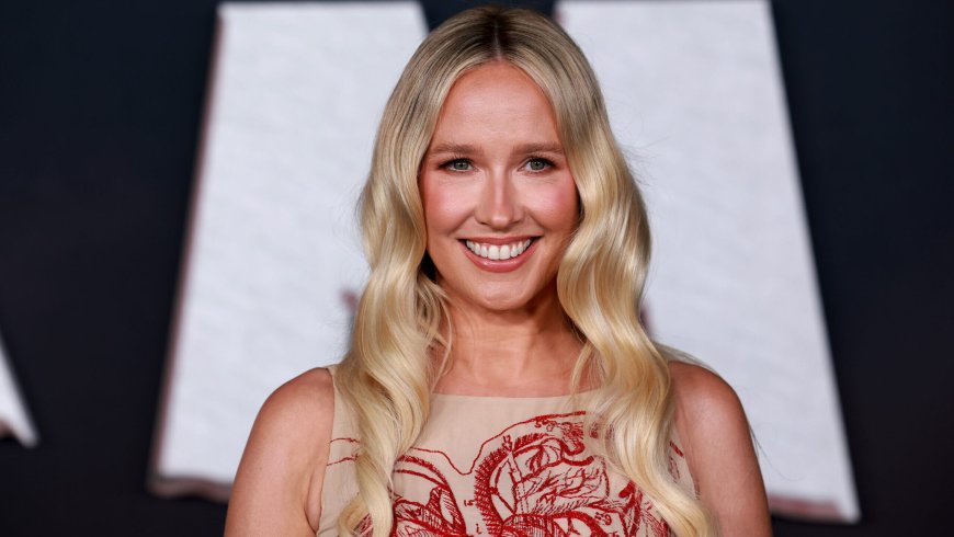 Anna Camp Comes Out as Bisexual at 43, Reflects on ‘Major Evolution’ in New Podcast