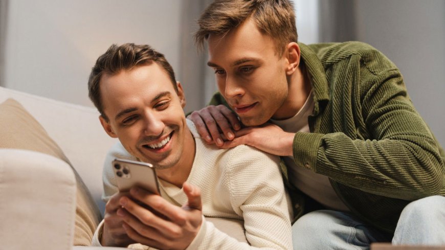 New study explores how Grindr impacts travel for gay couples