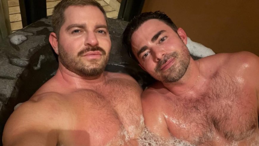 Jonathan Bennett and Jaymes Vaughan share a scenic bath at this luxurious Mexican resort