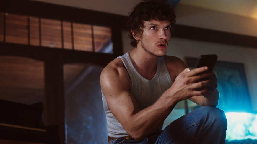 Connor Storrie’s Butt Steals the Show in Verizon’s Horror-Inspired Ad