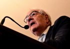 Barney Frank, trailblazing gay congressmember, dies at 86