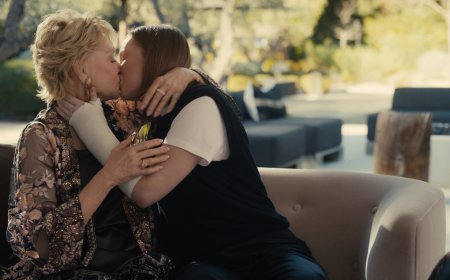 ‘Hacks’ Finally Did It: Ava and Deborah Kiss in the Show’s Most Sapphic Episode Yet