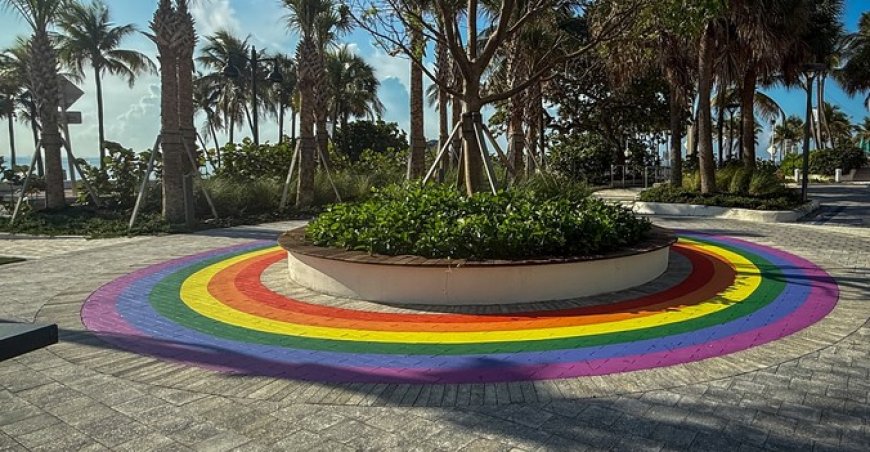 Fort Lauderdale Defies DeSantis With “Circle Of Love”