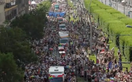 200,000 Turn Out For First Post-Orban Budapest Pride