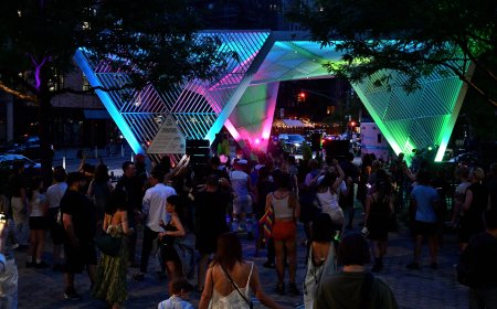 PHOTOS: Pride at the NYC AIDS Memorial