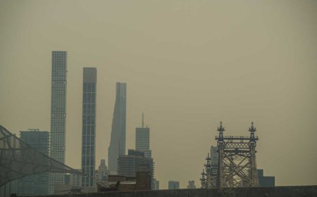 Air quality alert: NYC handing out free KN95 masks as smoke from Canadian wildfires reaches unhealthy levels