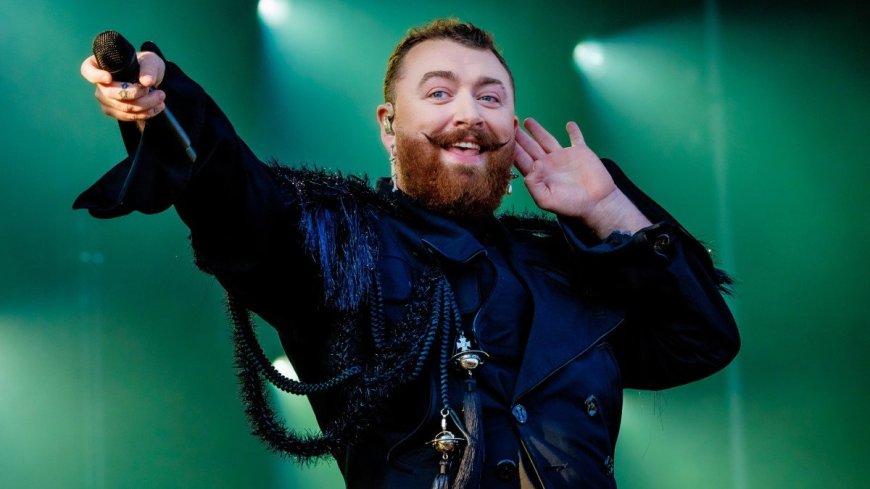 Sam Smith reviews the burgers at their favorite gay bar in New York City