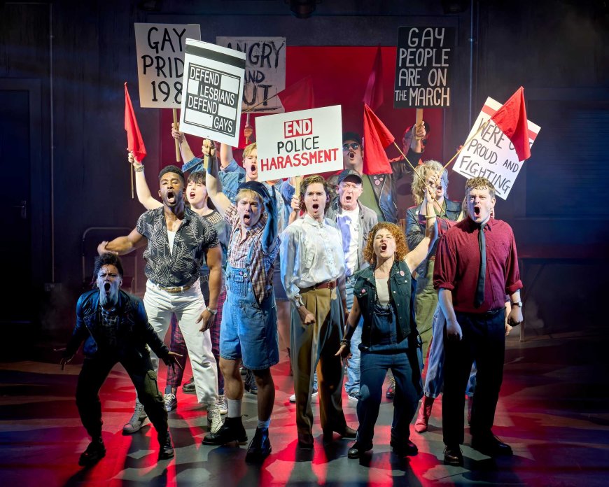 Pride sings at London’s National Theatre