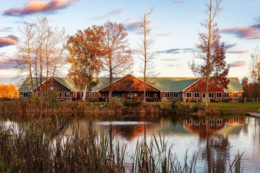Twin Ponds Lodge is a perfectly nekkid get away from the city