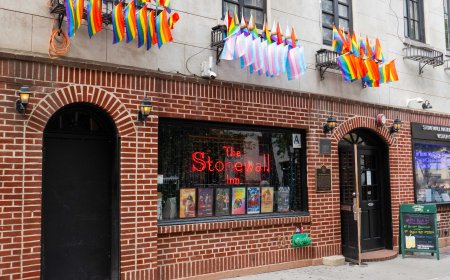 NYC queer bars see drop in alcohol sales as Americans cut back on drinking